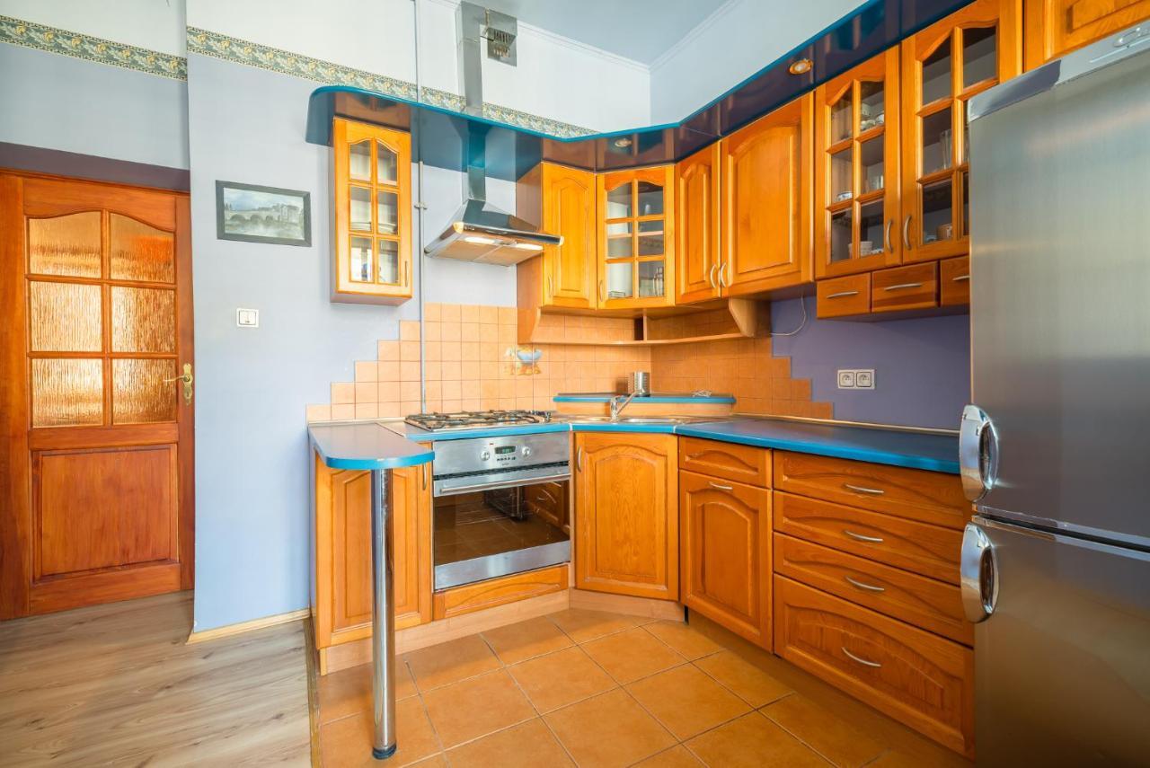 Pokoj Tkacka Czerwony W Apartamencie Ze Wspolna Lazienka I Kuchnia